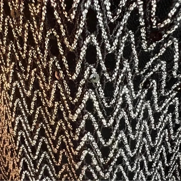 J Valdi Black White Zig Zigzag Crocheted V-Neck Beach Coverup with Black Sequins - Picture 8 of 13